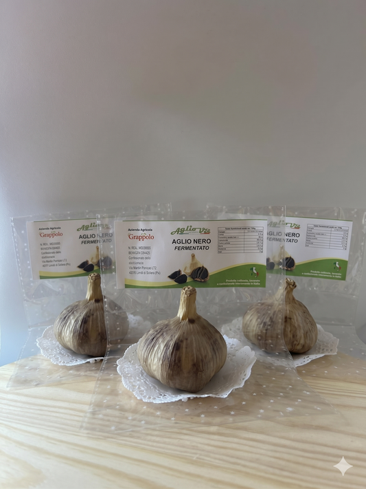 Aglio nero fermentato in teste