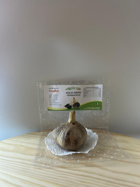 Aglio nero fermentato in teste